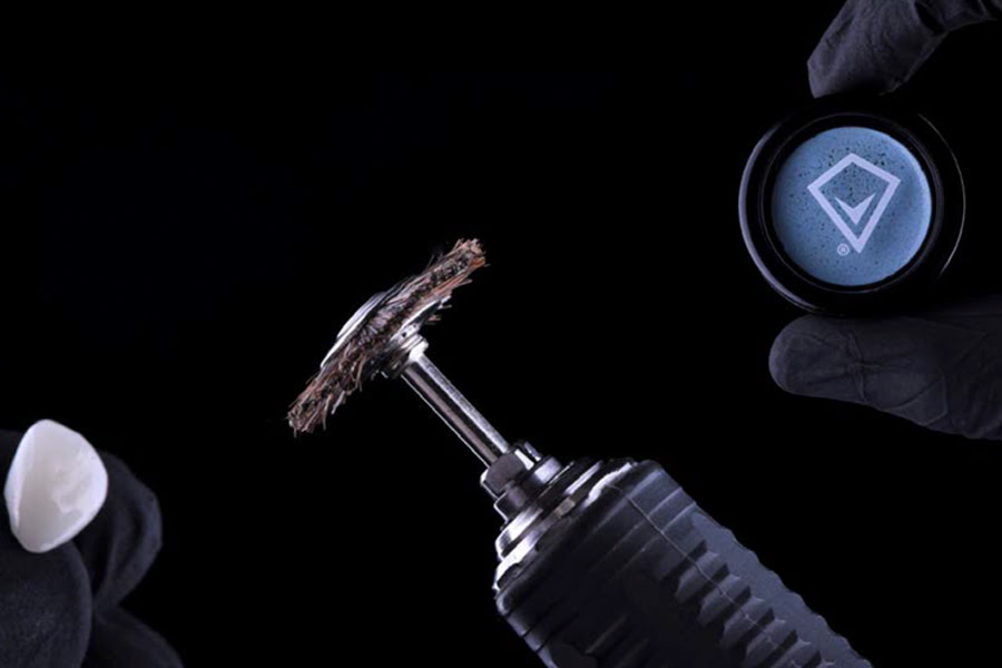 Dr. Alejandro Pineda preparing anterior tooth for DiaShine polishing in clinical case study